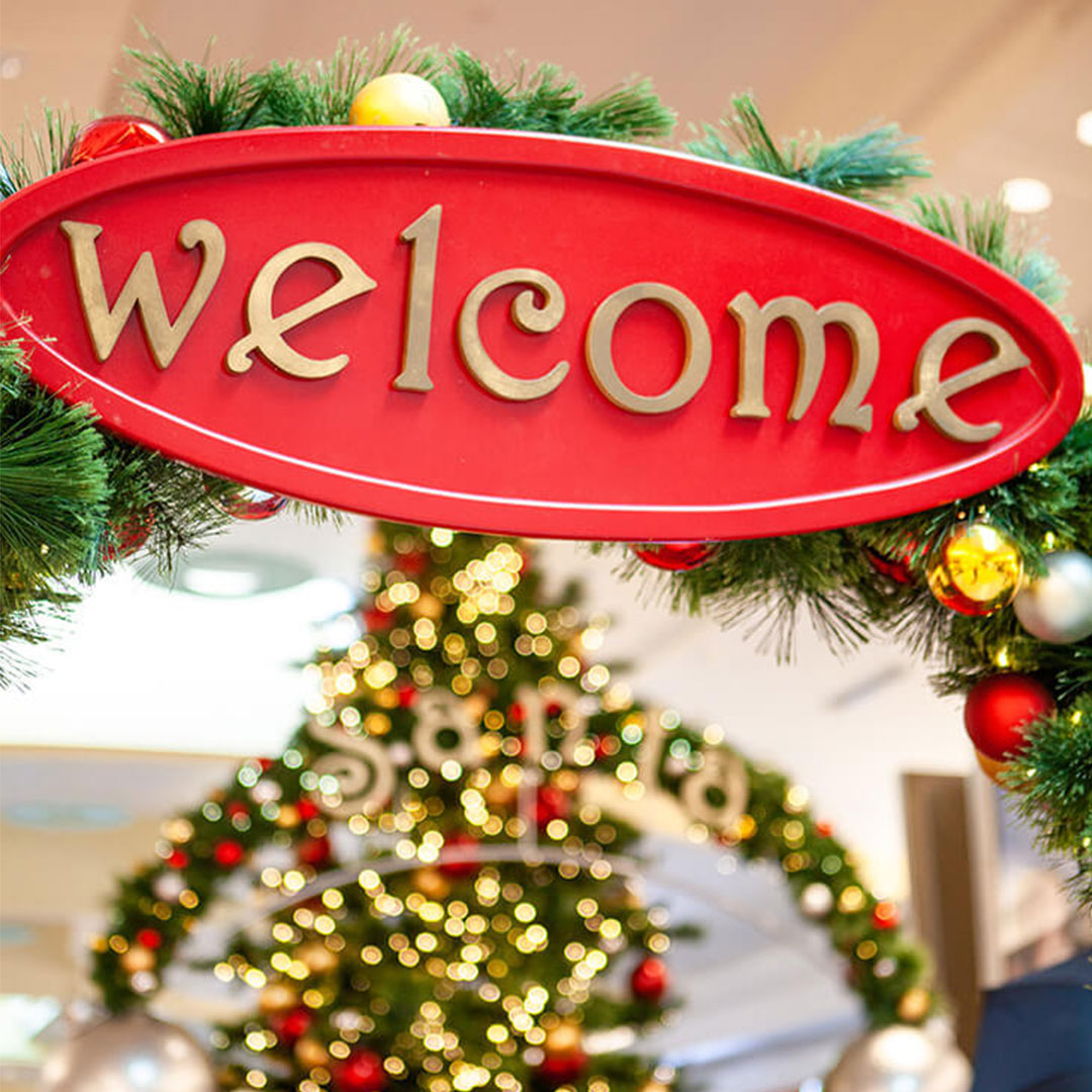 Santa's coming to town! Share your wish list with the man in red and take your best holiday photos yet! Pre-book your spot here: bit.ly/3sNNWFX.