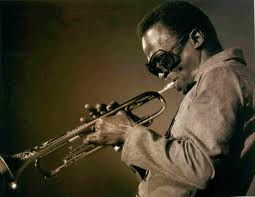 LuizSantosMusic's tweet image. &quot;Don&apos;t play what ís there, play what ís not there.  

Miles Davis #jazz #music #quote #quotes #art