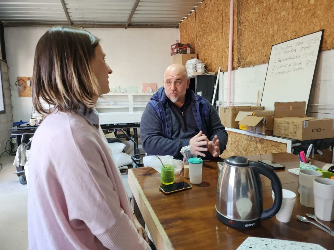 ProQuilmes1's tweet image. Hoy estuvimos junto a Julieta,ella inició su emprendimiento de terrazo y vidrio recuperado , a pesar de lo difícil  que fue todo este último tiempo  nunca bajo los brazos y las esperanzas.

Recalcamos  simpre la importancia de animarse .