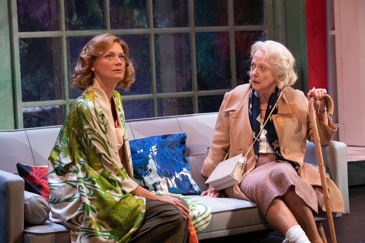 EM_Theatre's tweet photo. @RoyalDerngate 5* review for #TheMirrorCrackd https://t.co/ULfX263unw reviewer @UON_MHarper The constant suspense, the twists and turns each step of the way, and the unravelling threads all leading to a grand reveal that will even have many Miss Marple fanatics stumped. https://t.co/bRHajjF4Dw