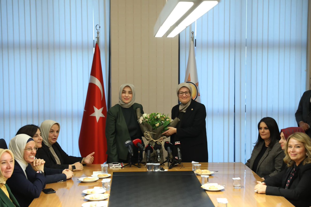 AK Parti Sivil Toplum ve Halkla İlişkiler Başkanlığı görevini arkadaşım, hukukçu meslektaşım Balıkesir Milletvekilimiz Belgin Uygur’a devrettim. Başkanımıza yeni görevinin hayırlı olmasını diliyor, çok değerli çalışmalara imza atacağına inanıyorum. @belginuygur10 @Akparti