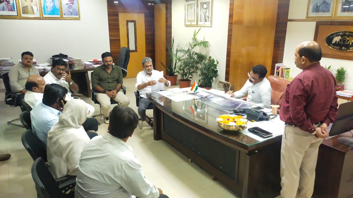BWDCITYCONGRESS's tweet photo. Today, 1st Nov after the meeting of Bharat Jodo Yatra, Congress Corporators along with President  Adv Rashid Tahir, met the Corporation Commissioner and brought into his notice various issues like Roads , Water, and Cleanliness. https://t.co/V5KHfKf8L8