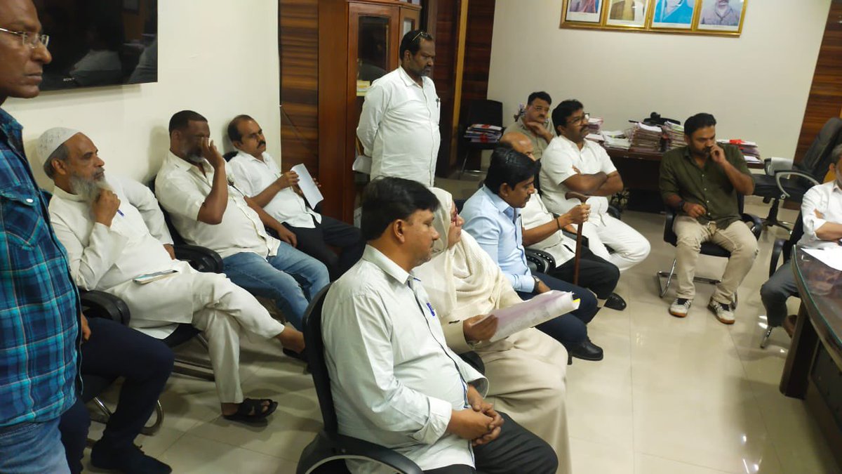 BWDCITYCONGRESS's tweet photo. Today, 1st Nov after the meeting of Bharat Jodo Yatra, Congress Corporators along with President  Adv Rashid Tahir, met the Corporation Commissioner and brought into his notice various issues like Roads , Water, and Cleanliness. https://t.co/V5KHfKf8L8