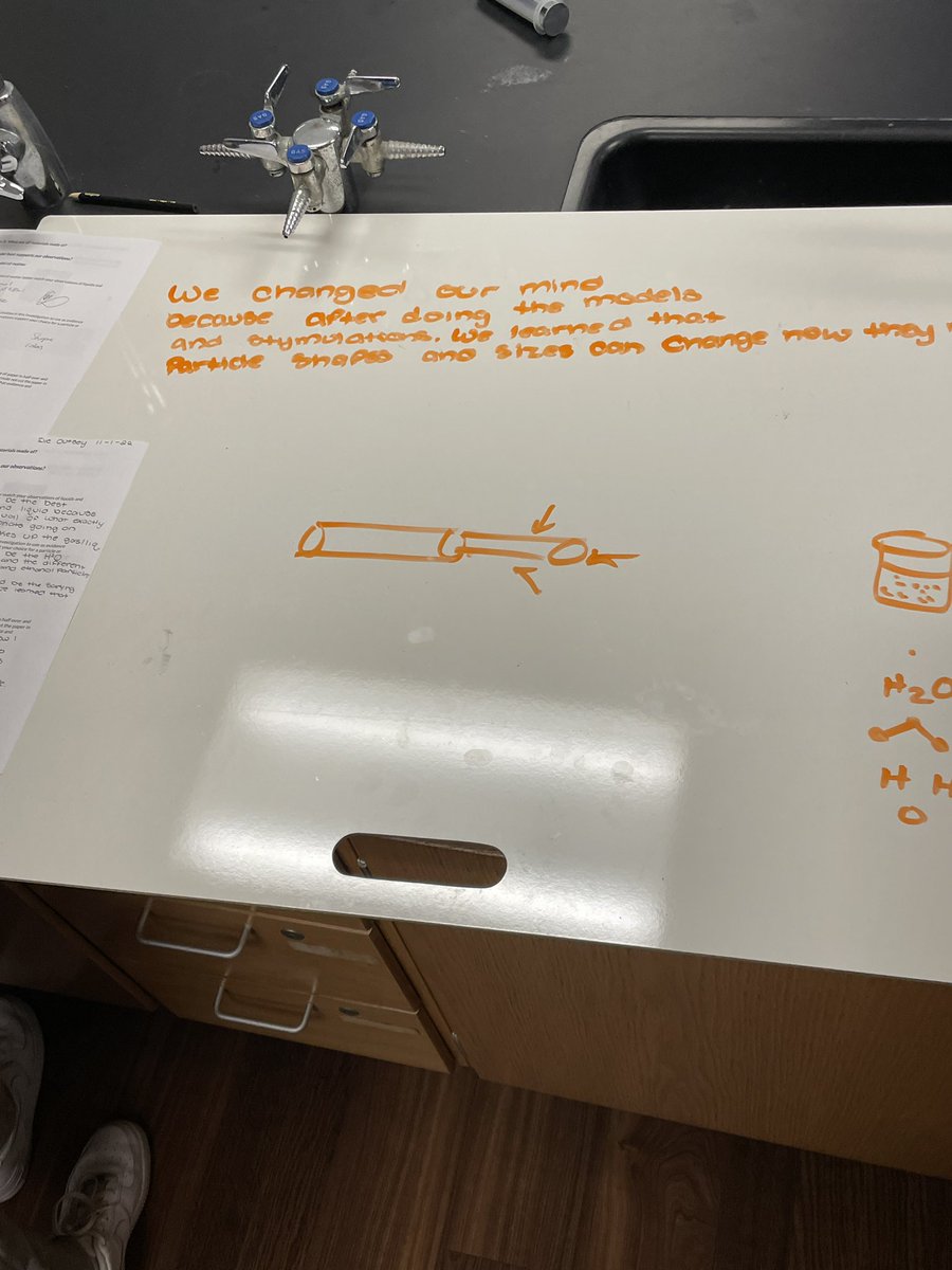 annabele19's tweet photo. FPSmathscience: Mr. Crittenden’s class exploring the continuous vs particle models by creating models and looking at air particles. @ConcordDotOrg #ngss #FPSSuccess https://t.co/cT6vugJWGO
