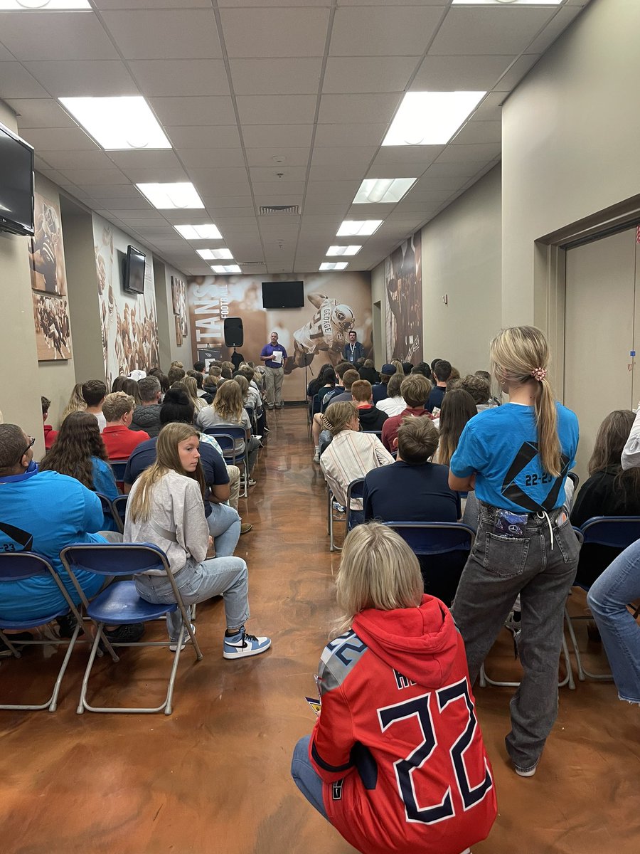 DBoydsClass's tweet photo. @RiverdaleDECA learning a lot and having a good time with the @Titans staff today. #titansll https://t.co/zEraT6LHDc