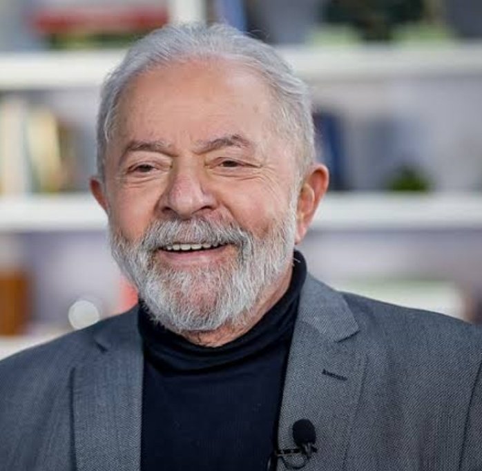 Habemus presidente!
O sentimento é que elegemos não somente o presidente do Brasil mas também de toda América Latina. Tudo no mesmo homem.
<a href="/LulaOficial/">Lula</a>