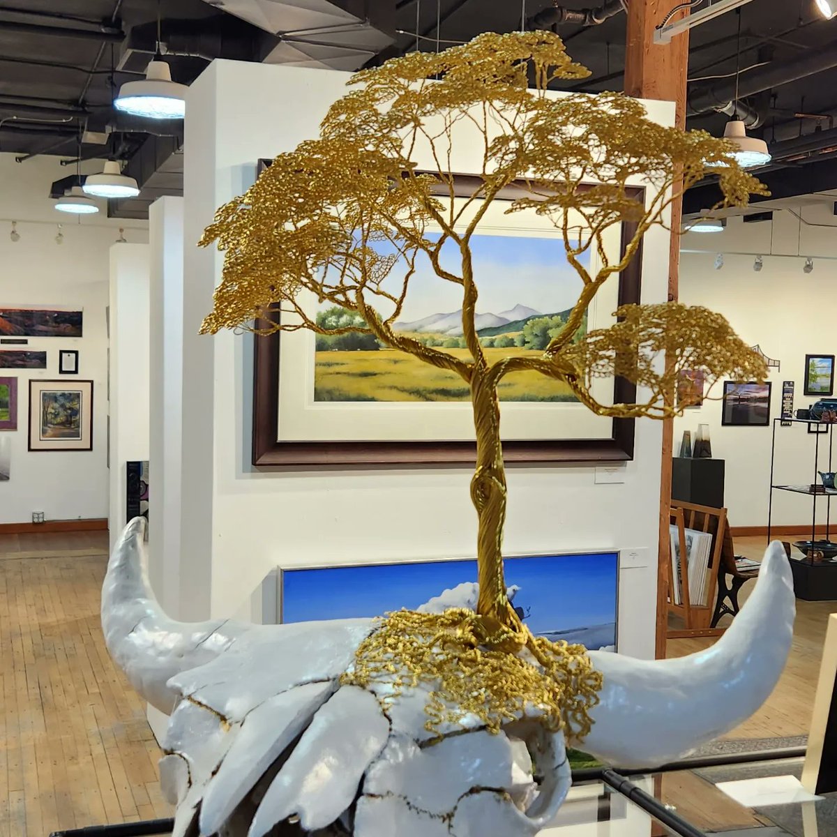 Gallery4Fargo's tweet photo. Oh do we have a treat for you the day after 🎃! Minnesota artist Adam Holzgrove has joined Gallery 4 with his twisted metal art designs.
#twistedmetal #wiredtrees #treeart #bisonskull #wirewrapping #wireart #wireartist #gallery4 #minnesotaartist #fargogallery #adamholzgrove https://t.co/pXKai4kopt