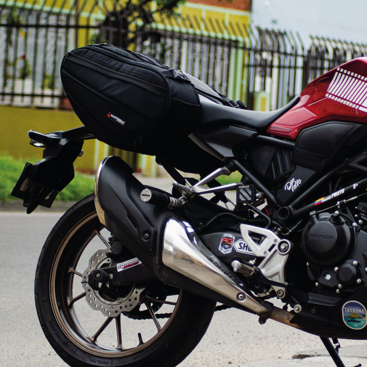 MasterbagCOL's tweet photo. 🏍Deja de buscar, con Masterbag tienes estilo y 
calidad en cada uno de nuestros diseños.🏍
Con nuestras alforjas Raptor siempre optines:😍
✅ Personalización del color
✅ Rain Cover con drenajes
✅ La mejor forma de  cargar tus pertenencias https://t.co/hkvzDiBQZS