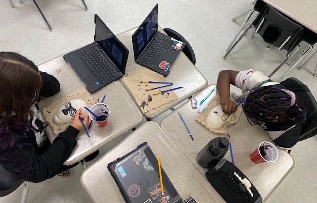 dr_hajek's tweet photo. 💀Feliz Dia de los Muertos💀from @hisdaims 7th grade artists!🧑‍🎨👩‍🎨🖌️ Medium: plaster &amp; paint. @HISD_Inst_tech #sugarskulls #diadelosmuertos https://t.co/UAeAiTA6Cq