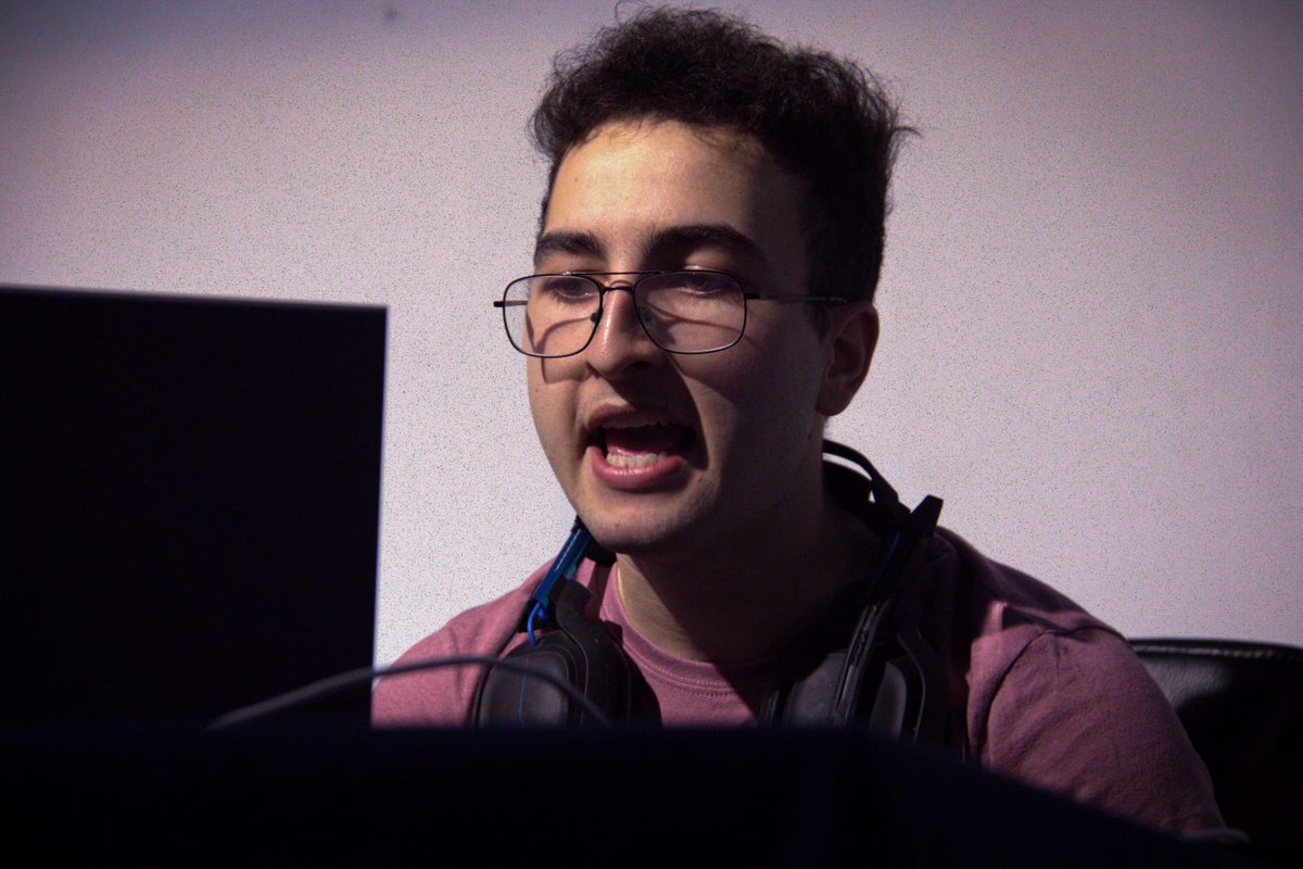 SecreTournament's tweet photo. #SecretCODLeague #Vanguard
¿Queríais más? Otra de las fotos que hicimos en la presencial de Madrid.
Efusividad, dedicación, emoción, cariño y, sobre todo, pasión, son algunas de las palabras con las que definimos a nuestros casters y su trabajo. ¡Gracias!
👤 @BanSheeQ_ https://t.co/1fvj6ykPxG