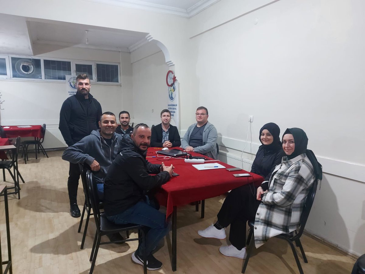 Balkan Göçmenleri Derneği yeni döneme tekraren seçilen <a href="/mehmetucler1981/">Mehmet ÜÇLER</a> Başkanımızı ve ekibini tebrik ederiz.Yeni dönemin hayırlı ve berektli geçmesini dileriz.