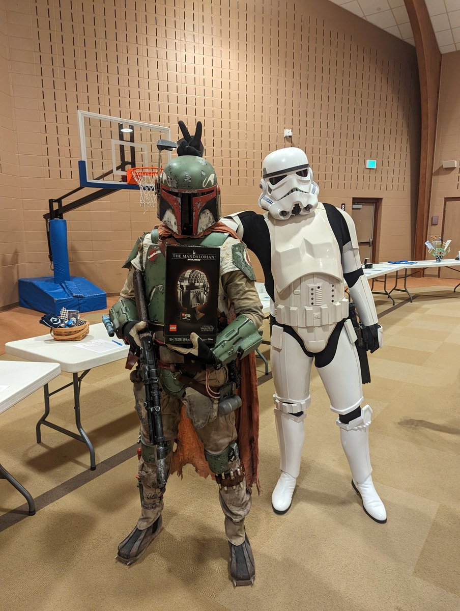 starwarsindiana's tweet image. This past Friday (10/28/2022) @Bloodfin Garrison, @MosEspaBase and Taakure Clan all joined forces at a chili cook-off hosted by Kiwanis of Perry Township!