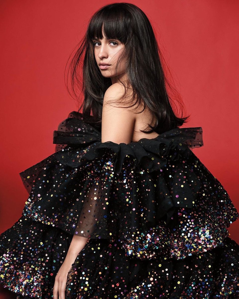 CamilaCColOfi's tweet photo. Camila Cabello en su publicación de Instagram:
" Bombshell Magic, una fragancia navideña inspirada en la alegría de la temporada ✨#VSPartner " https://t.co/CU5vtrIEZW