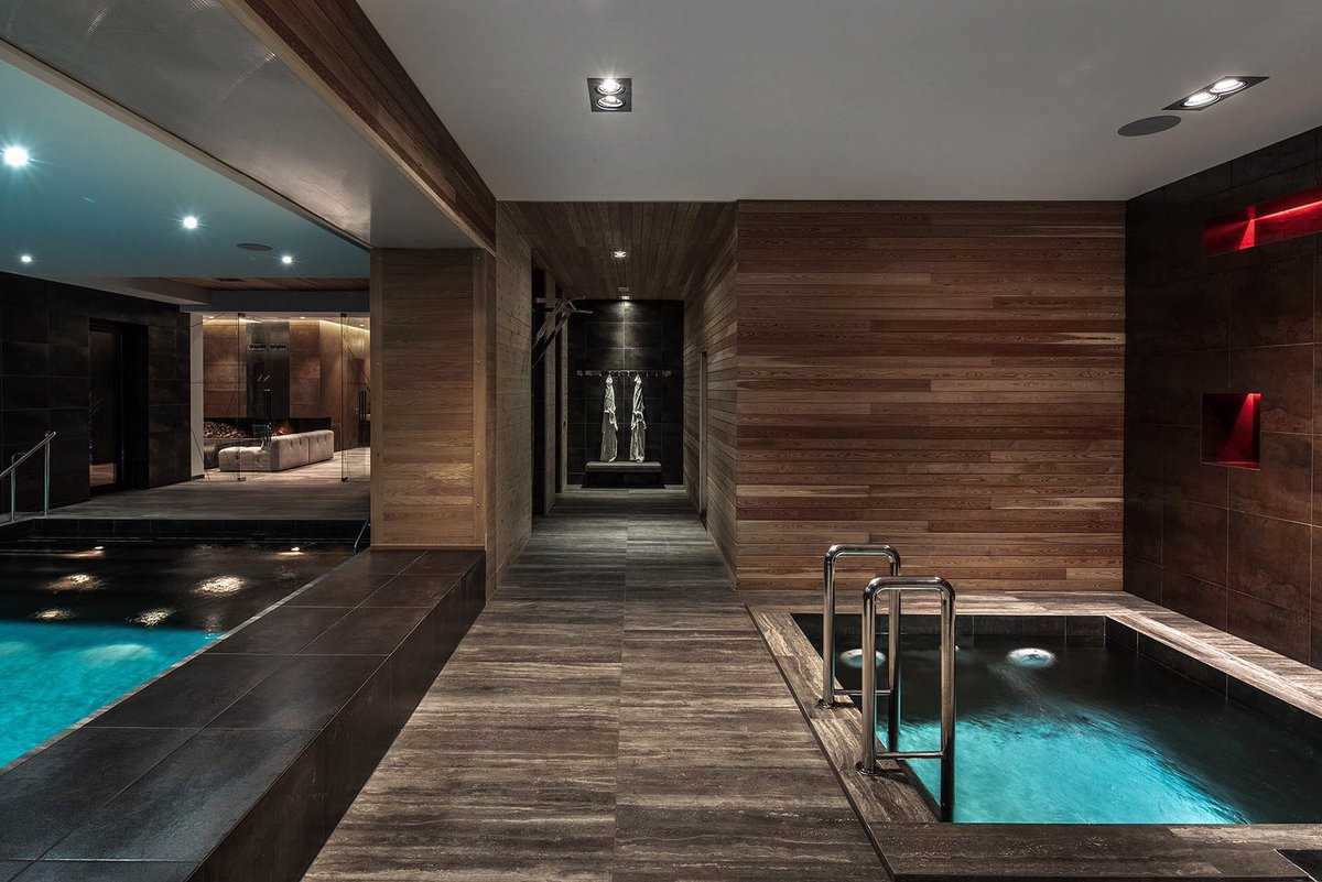 Look at this dark interior penthouse 😳