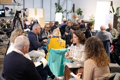 Als Nationalrätin &amp; Bäuerin bin ich sehr gespannt, welche Empfehlungen der <a href="/BEP_Schweiz/">Bürger:innenrat für Ernährungspolitik</a> dieses Wochenende verabschiedet. Am #Bürgerinnenrat für #Ernährungspolitik haben diejenigen teilgenommen, die letztlich entscheiden, was auf den Teller kommt. (1/2)