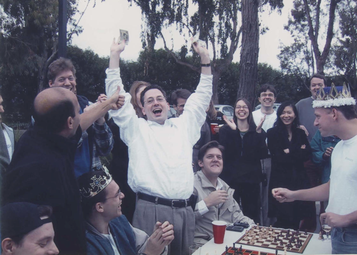 TechBroDrip's tweet photo. Peter Thiel (in crown), playing multiple Paypal employees at chess simultaneously — including David Sacks (the only winner), Max Levchin and Roelof Botha https://t.co/Mv5a9MoxWL