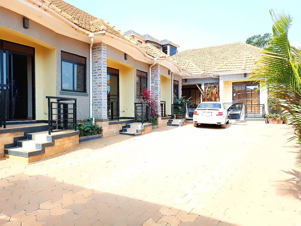mandarin256's tweet photo. @KagutaMuseveni Brand new 6 Rental units on sale found in #Kira along #Mamerito road. Each has one bedroom and sitting room self contained at #550k per month.
Plot size: #13decimals with a Ready title.
Price: #480m Ugx negotiable. https://t.co/QSTyDHleH7