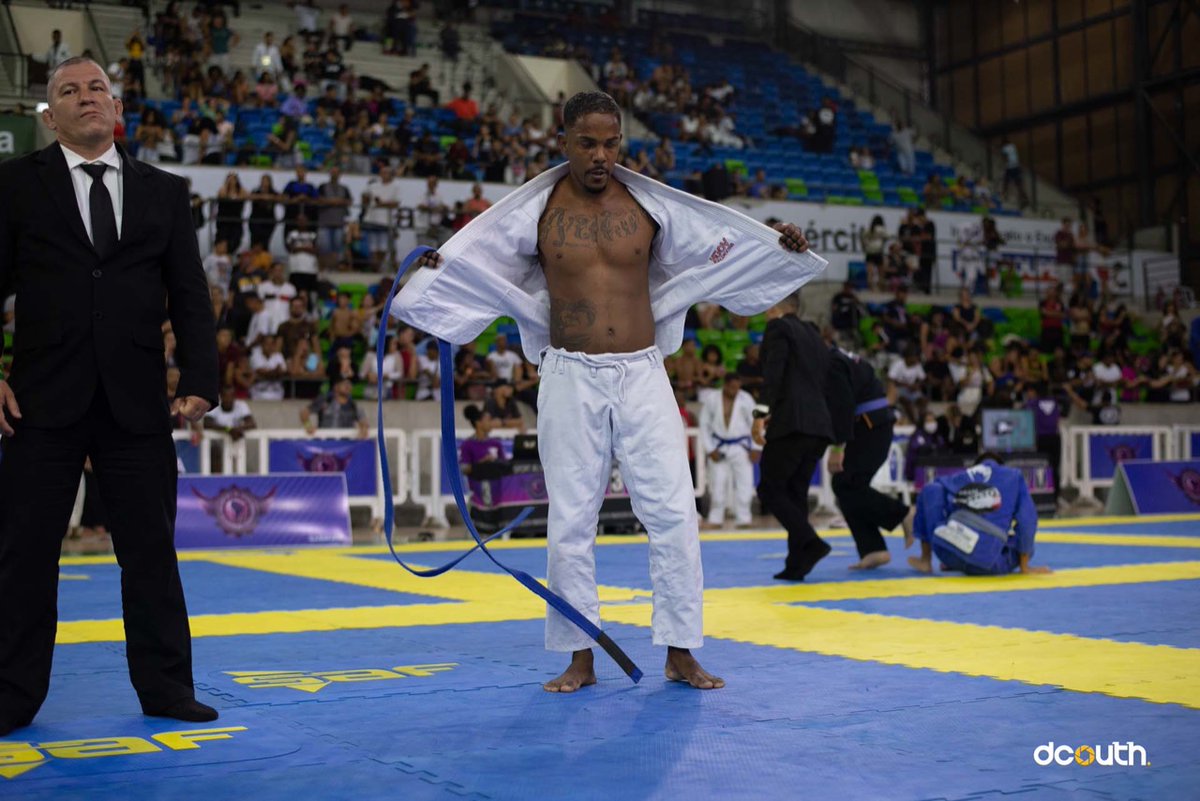 coutinhoobjj's tweet photo. Grato pelo momento.
Não existe segredo ou sorte, aqui é trabalho duro! 🔥🥋 https://t.co/d7r1JieDcG