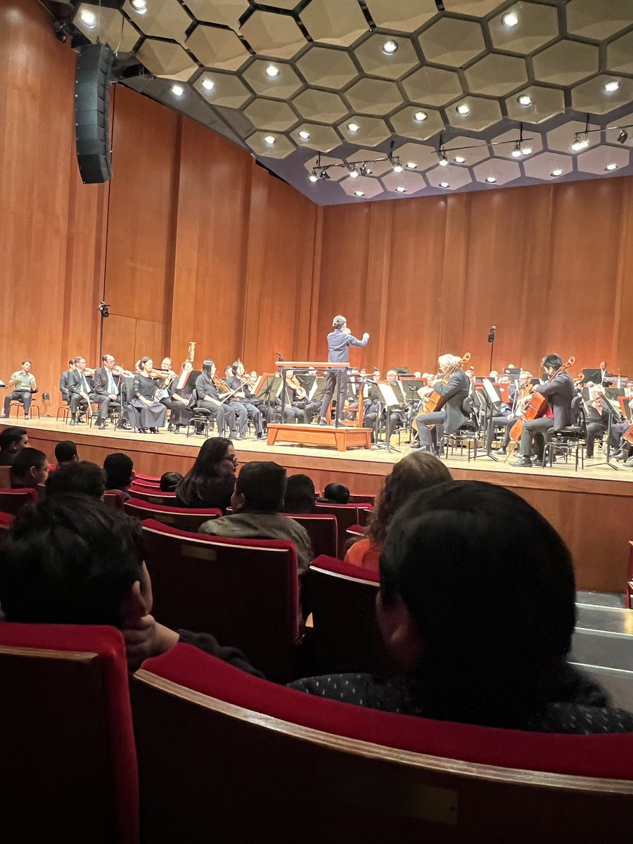MsCastellon's tweet photo. Thank you @sneed_music for this great moment at the @HouSymphony !! Lots of great music heard today. https://t.co/RgDhX6gIPC