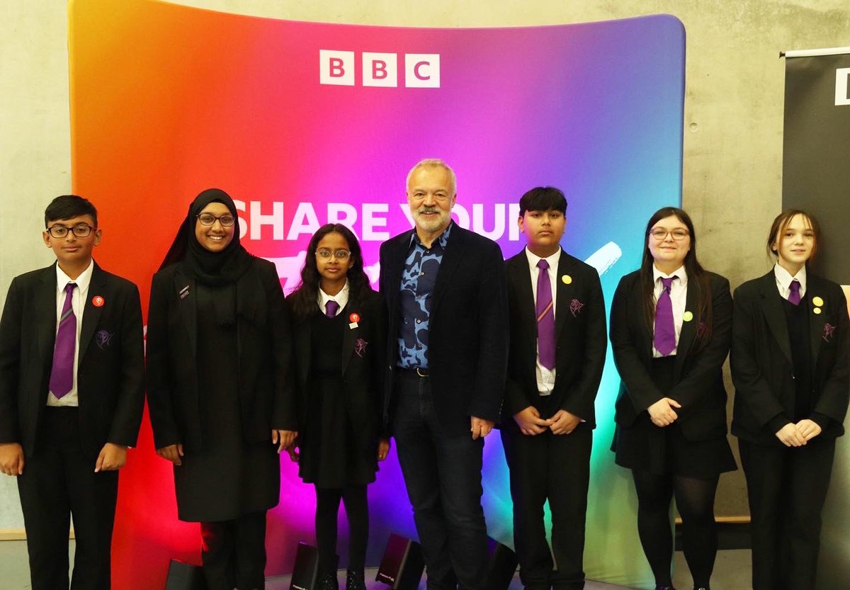 StratfordSch's tweet photo. The #BBCShareYourStory team including special guest ✨ Graham Norton ✨ visited us today!

Thanks to #GrahamNorton, @Jasmine_Takhar &amp; the BBC team, our young people have been reminded that their story matters and that they too can achieve their goals and ambitions! 🦉✨ https://t.co/pRyvzMtVmq