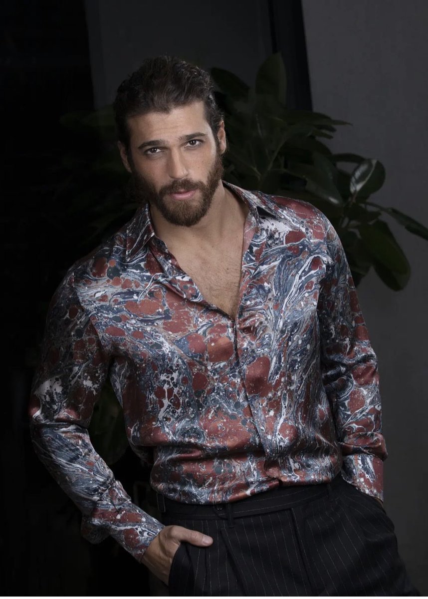 #CanYaman 💫 Total look: @dolcegabbana Photo: Riccardo Ghilardi instagram.com/p/CkbNA0SoFSZ/…