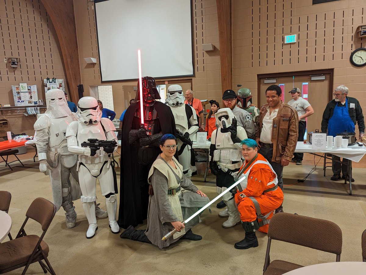 starwarsindiana's tweet image. This past Friday (10/28/2022) @Bloodfin Garrison, @MosEspaBase and Taakure Clan all joined forces at a chili cook-off hosted by Kiwanis of Perry Township!