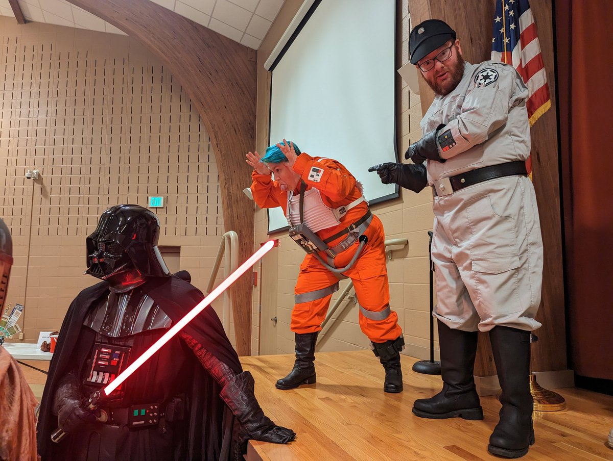 starwarsindiana's tweet image. This past Friday (10/28/2022) @Bloodfin Garrison, @MosEspaBase and Taakure Clan all joined forces at a chili cook-off hosted by Kiwanis of Perry Township!