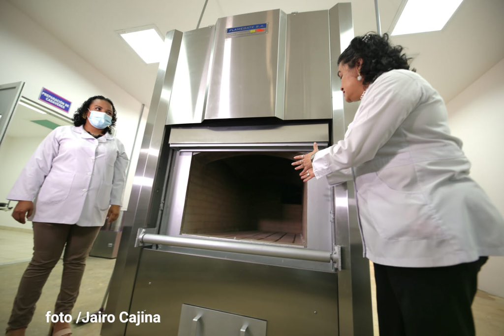 Nicaragua905's tweet photo. #LaRed905 || Las autoridades #inauguraron el primer #Centro Nacional de #Cremación en el Centro de Salud Carlos Lacayo Manzanares, ubicado en el municipio de #Mateare.
👇👇👇
Ver: CCC/ Jairo Cajina. https://t.co/WjvggUyoTm