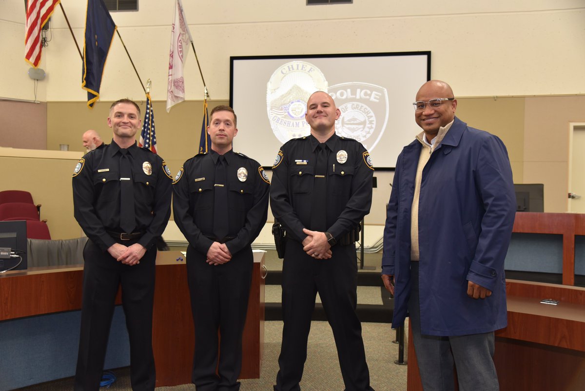 I was on hand yesterday to welcome three new police officers into the Gresham family at the swearing-in ceremony! Meeting their family and friends and hearing about why they chose <a href="/CityofGresham/">CityofGresham</a> was a refreshing reminder of how special our city continues to be!
Thanks, @GreshamPD
