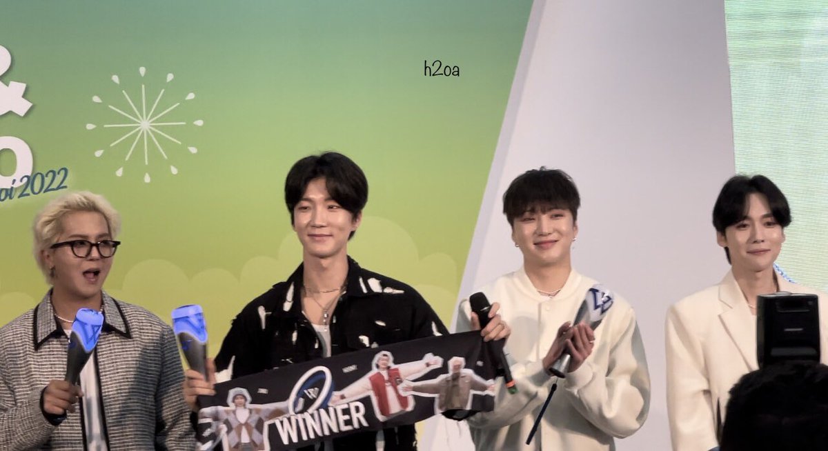 aohgnah4's tweet photo. Kbee 2022 in Hanoi - WINNER fansigh 

#위너 #WINNER #강승윤 #yoon #김진우 #jinu #송민호 #mino #이승훈 #hoony https://t.co/PpSBMZgzwr