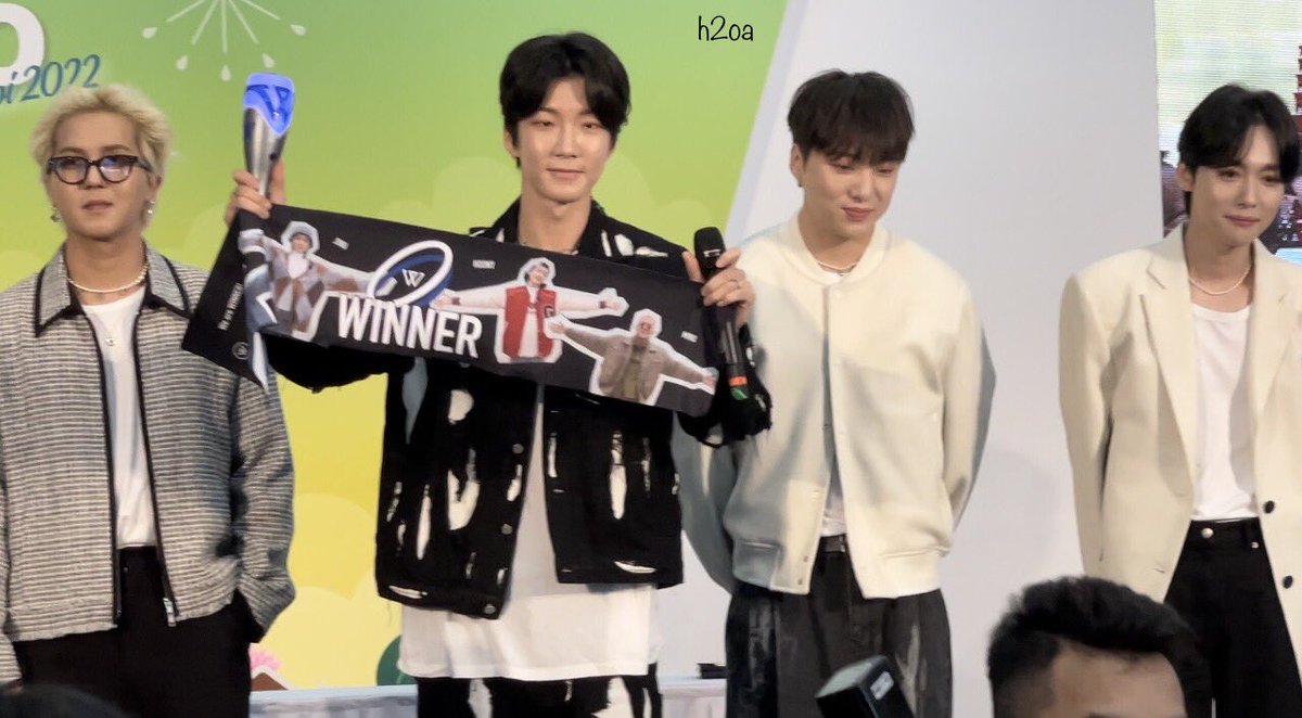 aohgnah4's tweet photo. Kbee 2022 in Hanoi - WINNER fansigh 

#위너 #WINNER #강승윤 #yoon #김진우 #jinu #송민호 #mino #이승훈 #hoony https://t.co/PpSBMZgzwr