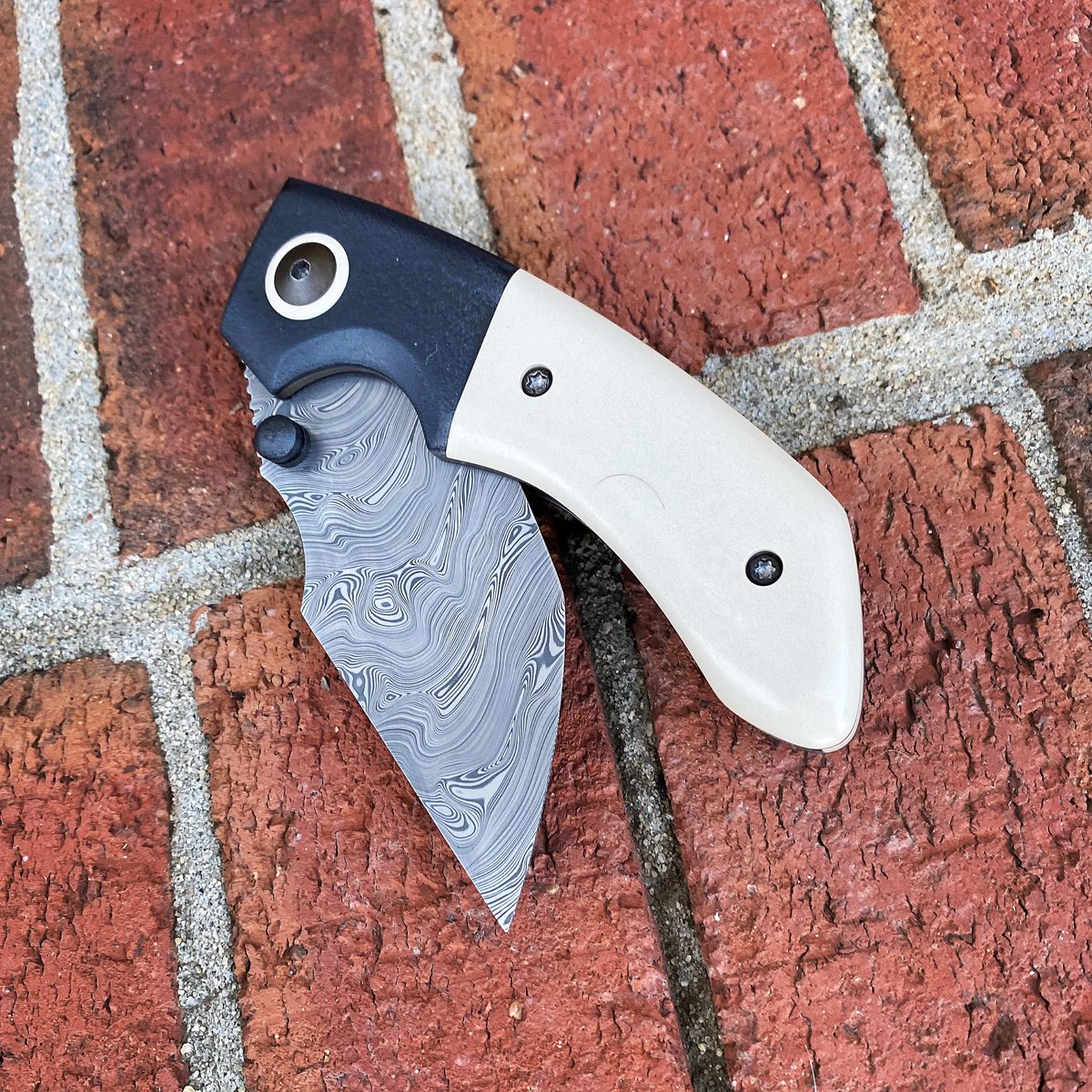 KevinCo55931013's tweet photo. #DMKnives #mosier
#mosiermaniacs #HorrorBusiness
#damasteel https://t.co/kCOE5tOVSD