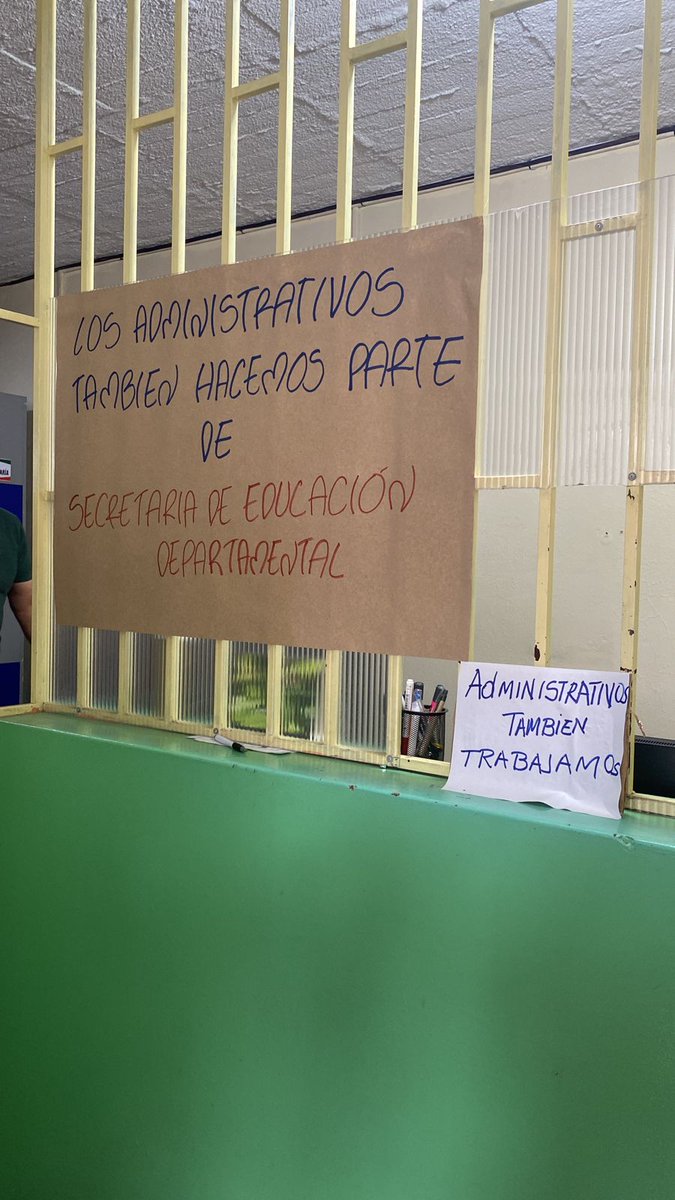 ASIEVA7's tweet photo. Denunciamos que La Gobernación del Valle @GobValle @ClaraLuzRoldan y la Secretaria de Educación del Valle del Cauca @SecEducaValle @AnaJaIbarra No le paga a tiempo a sus funcionarios Administrativos .Exigimos pago Inmediato!! https://t.co/bzhd014dlx