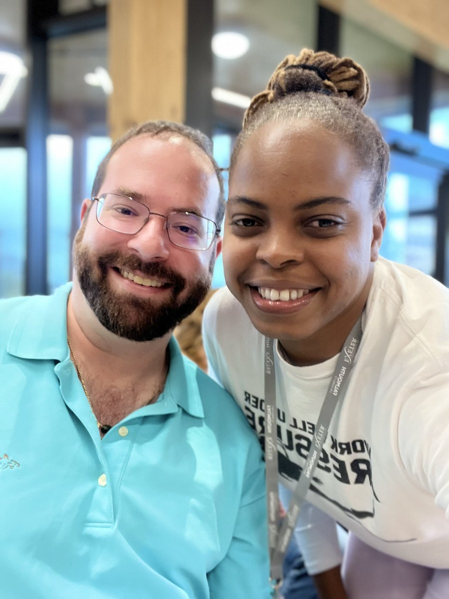 VETA_WADE_'s tweet photo. Thanks for sharing stories, wisdom and encouragement today @DavidShiffman, author #WhySharksMatter. Feeling #motivated to push forward with my master's thesis. Watch this space 🌴See you at the main event @ExeterMarine 🦈 https://t.co/RzcgGpDBOX
