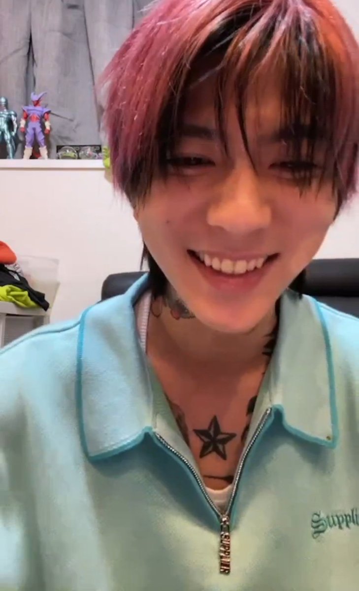 ayachaa_0710's tweet photo. ジャニヲタなのにレペゼンにハマって１ヶ月くらい経つんだけど
充実感がすごい
もちろん今でもSixTONES好きだしV6も大事にしてるしあぁ、今日デビュー日で解散日だなぁって思いながら過ごしたけど今を生きるメンタル作ってくれて保ってく���てるのはレペゼンのまる https://t.co/ulGpSu5p1v
