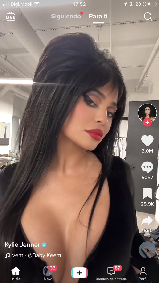 Kylie Jenner disfrazandose d Aramis Fuster k reinona