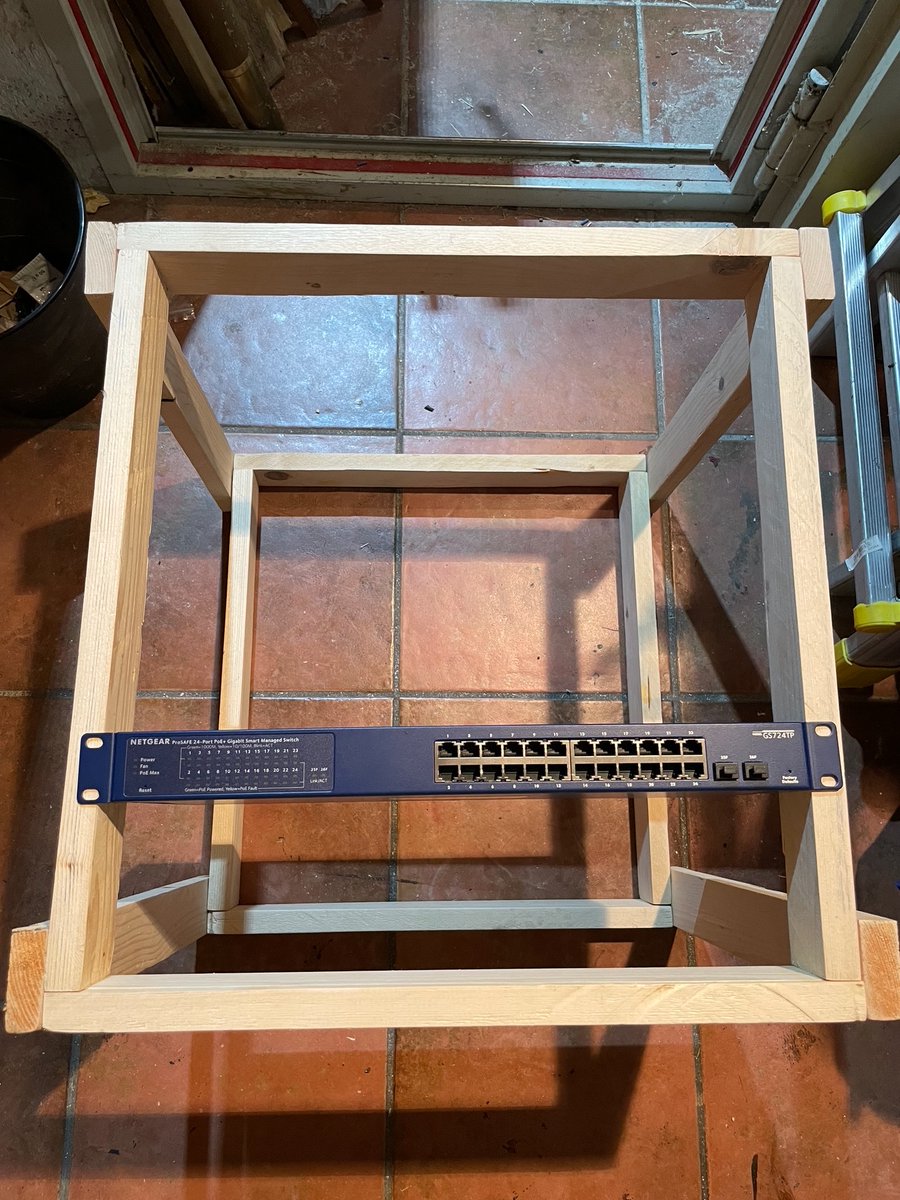 Oggi ho costruito questo pregevole rack 19”