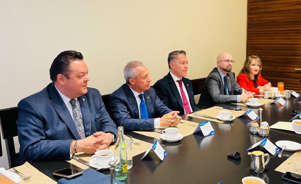 Hoy abordamos con <a href="/morenoroberto77/">Roberto Moreno</a>, Srio. Ejecutivo del Sistema Nacional Anticorrupción, como la #corrupción es uno de los grandes retos a los que se enfrentan las #MiPyMEs al constituirse. La apuesta es lograr, de manera coordinada, estrategias para combatirla.
#VisiónDeFuturo