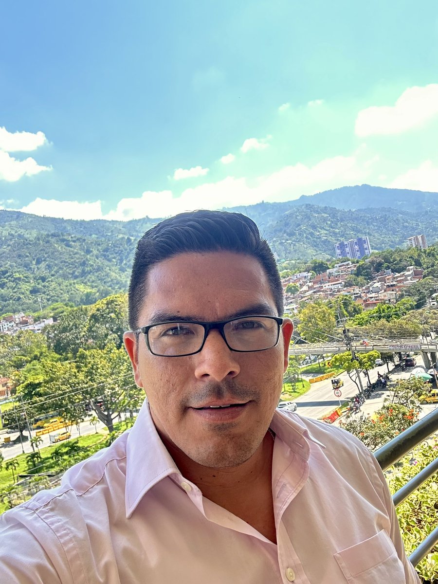 _rogerayalar's tweet photo. Que en este nuevo mes de #Noviembre el amor y la alegría iluminen las mentes de todos los #piedecuestanos con sabiduría, para que puedan cumplir sus proyectos, metas personales, laborales y profesionales🫶🏻

Con cariño#RogerAyala

#Piedecuesta #noviembre #concejodepiedecuesta https://t.co/dFK6EBQ6F1