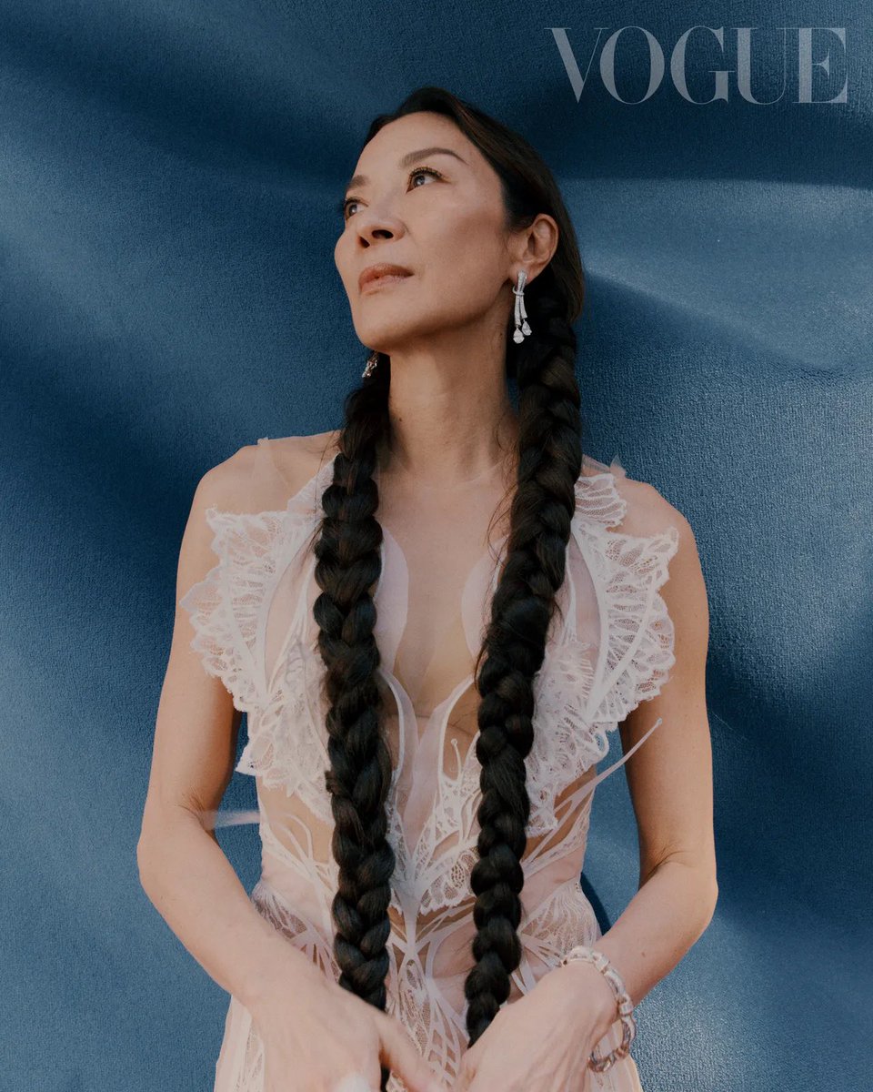 FilmUpdates's tweet photo. Michelle Yeoh covers the latest issue of Vogue Taiwan https://t.co/CQZeBAx8ja
