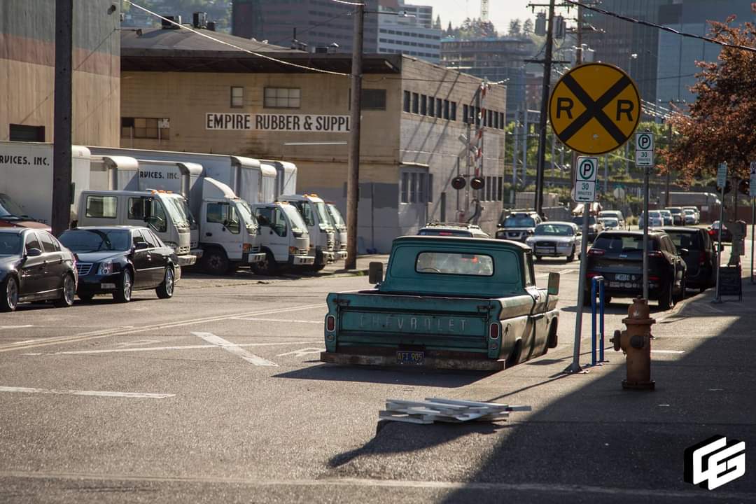 Casual_Glances's tweet photo. Dumped truck. #Chevy #c10 #bodydrop https://t.co/PM3gkca7BS