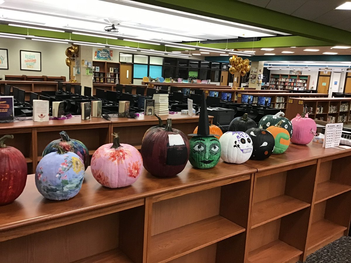 Lassiter Art Community Service club painted pumpkins to help a <a href="/MabryMiddle/">Mabry Middle School</a> fundraiser.  Go Trojans #cobbartrocks #artedga