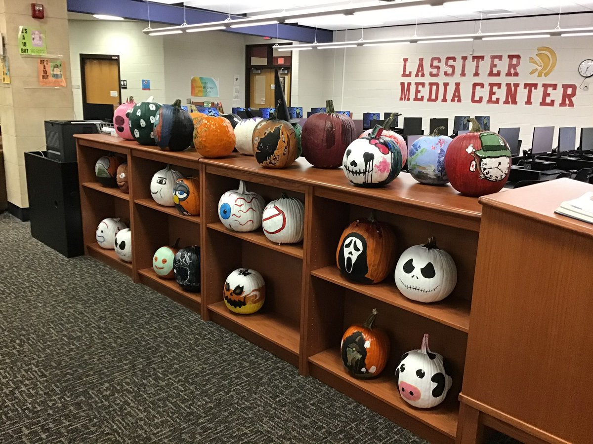 LassiterArt's tweet photo. Lassiter Art Community Service club painted pumpkins to help a @MabryMiddle fundraiser.  Go Trojans #cobbartrocks #artedga https://t.co/I4iEL5MFgs