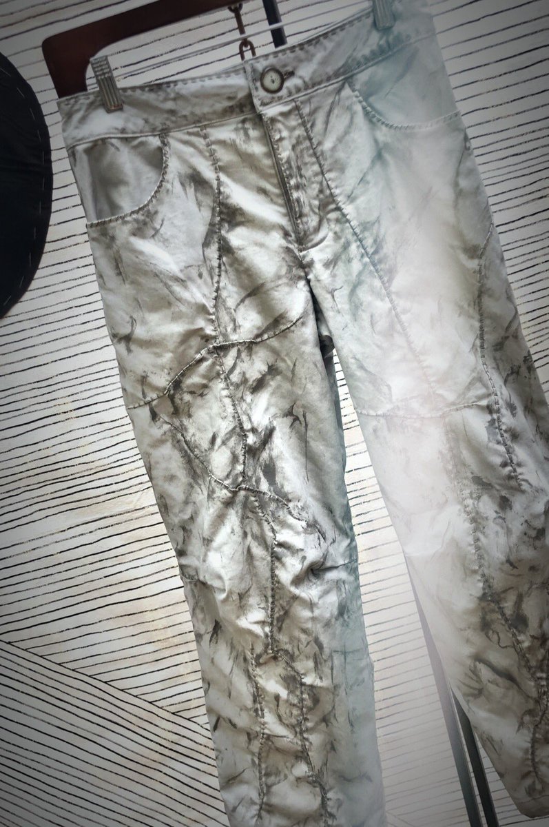 MChakacoco's tweet photo. New cracking pants 
#chakacococouture #uniqudesign #wearableart https://t.co/ZKxh6R6Pxr