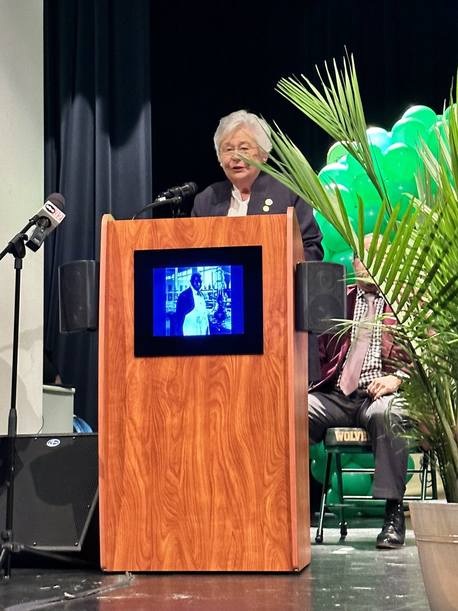 egmackey's tweet photo. This morning, we kicked off #ThankALTeachers month with a press conference &amp; proclamation from @GovernorKayIvey. Teachers truly make a difference in the lives of our students &amp; we want everyone to let teachers know they are appreciated.  Learn more at https://t.co/SrZUWprR9G https://t.co/8JczeOElIE