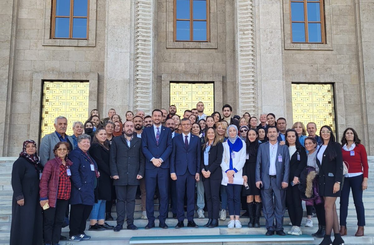 #AdilYaşamDerneği Olarak Bugün 
<a href="/herkesicinCHP/">CHP 🇹🇷</a> Genel Başkanı
Sn <a href="/kilicdarogluk/">Kemal Kılıçdaroğlu</a> ziyaret edip #GenelAf taleplerini ilettik konuyu gündeme getireceğini ve destek vereceklerini ifade ettiler.
Emeği geçen Degerli vekillerimiz
<a href="/ahhakverdi/">Ali Haydar Hakverdi</a> <a href="/eczozgurozel/">Özgür Özel</a> 
Çok teşekkürler Allah razı olsun