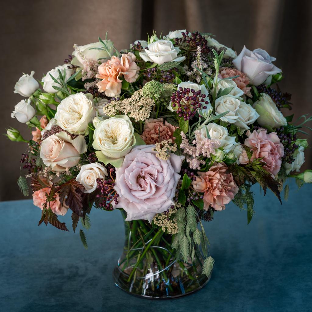 PulbrookG's tweet photo. Roses and pastel colours, the perfect mix to give a touch of elegance to every place.
You can choose your very own arrangement here >> https://t.co/HhMy117y7g
#pulbrookandgould #luxuryflowers #london #londonflorist #belgravia #flowershop #flowerstore #belgraviaflorist https://t.co/WE2sAKLiiB