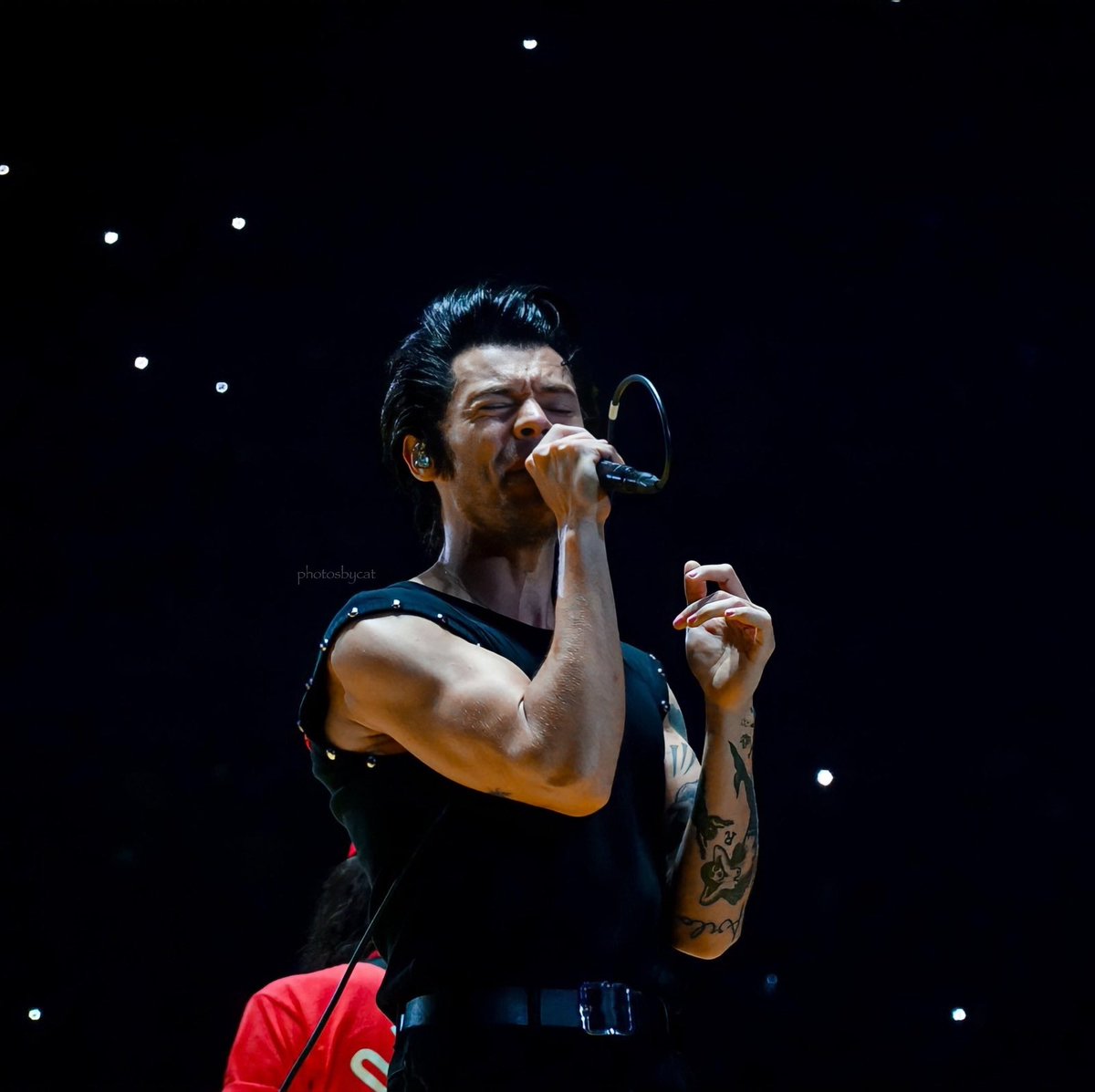 kstewart_jess's tweet photo. Harry Styles | Love On Tour (The Forum in Inglewood, CA - October 31). 

#HarryStyles #Harryween 🔥🔥😍

📸: @photosbycat https://t.co/BHgIj1Jzi7