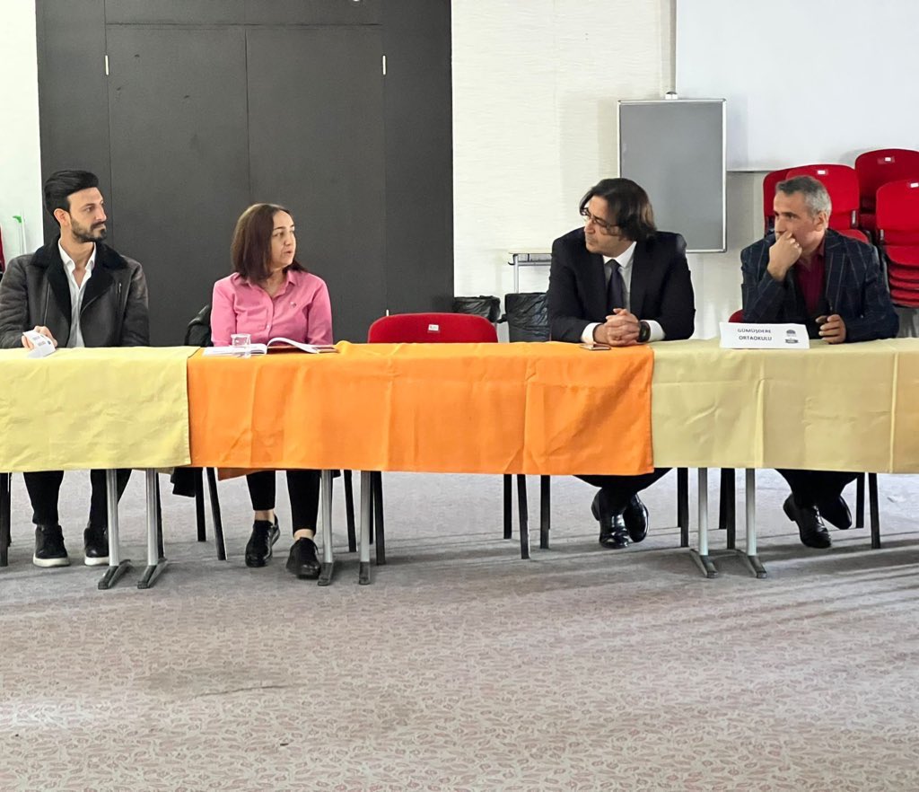 İlçe Müdürümüz Sn.Hüseyin ÖZCANLAR Şehit Muharrem Kerem Yıldız İmam Hatip Ortaokulunda devam eden Harezmi Eğitim Modeli Yürütücü Eğitimi programını ziyaret ederek çalışmalar ile ilgili bilgi aldı. <a href="/tcmeb/">Millî Eğitim Bakanlığı</a> <a href="/istanbulilmem/">İstanbul İl Millî Eğitim Müdürlüğü</a> <a href="/memleventyazici/">Levent Yazıcı</a> <a href="/cagatay33/">Hüseyin Özcanlar</a> <a href="/harezmisariyer/">sariyerharezmi</a>