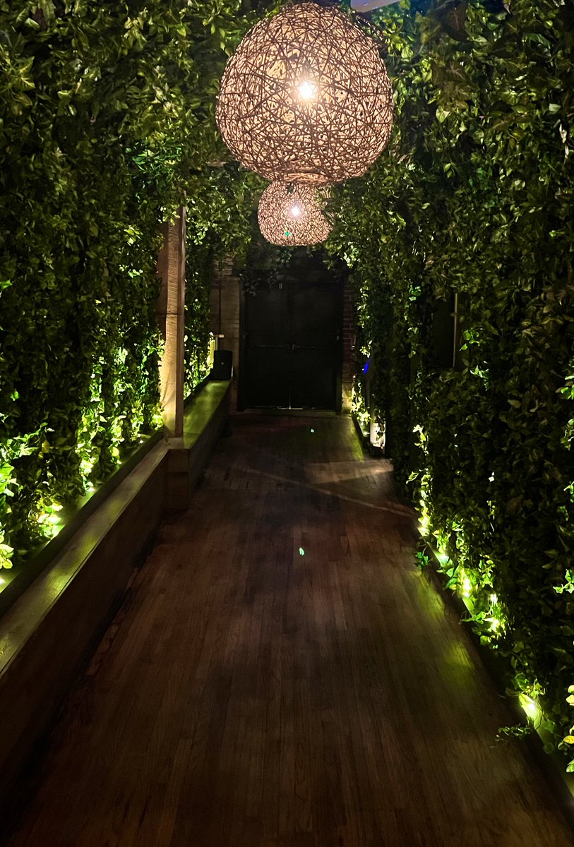 Awesome seeing our <a href="/jeeves_inc/">Jeeves</a> North America team in Toronto 🇨🇦 for our NAM offsite this week — thanks for organizing <a href="/willhclam/">William</a> and team 👏; it’s re-energizing seeing everyone in person and pumped for 2023 plans #fundthenorth 💪💪Next up — Lisbon 🇵🇹✈️